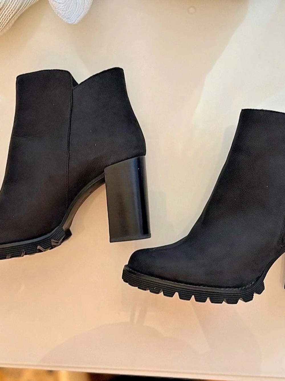 Gibson Latimer Black Heeled Ankle Boots Like New